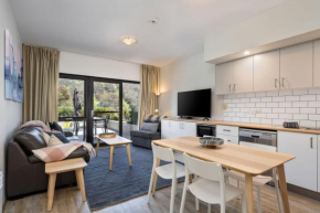 Lantern 1 bedroom terrace with alpine views